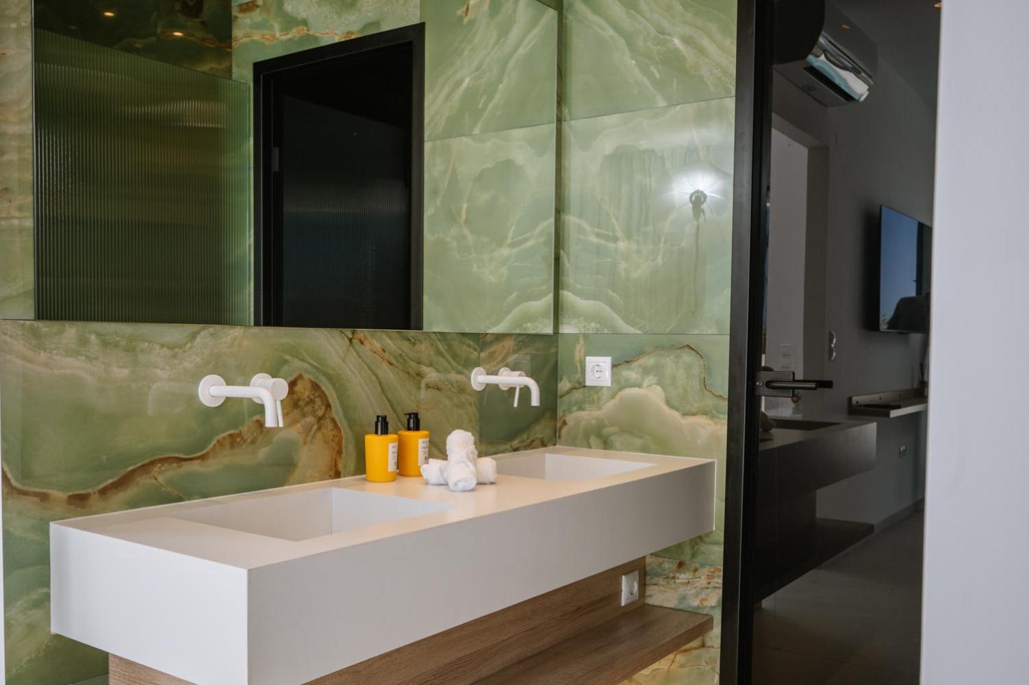 Sardines Luxury Suites 赫索尼索斯 外观 照片